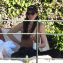 10/18 [앤 해서웨이 +애덤 셜먼] '악마는 프라다를 입는다 2' 촬영 마치고 포르토피노에서 휴식 중 이미지