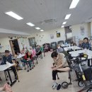 기타교실(주간) | 따뜻한 돌봄이 살아 숨 쉬는 곳, 천안 더 동행 주간보호센터 체험후기