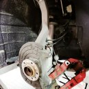 경남모터스 주식회사 | Maserati Quattroporte diesel front and rear brake pads and disc rotor replacement.