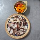 푸름으로 시작해서 다슬기와 문어로 마무리🌿🐌🐙🥰 #다슬기 #문어 #하루 이미지