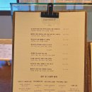 제주 서쪽 한림 카페[무한의 서 커피로스터스]최진영 소설가님의 남편분이 운영하시는 잔잔하고 따뜻한...