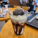 벚꽃로24길 | 투썸플레이스 피스타치오 초콜릿 젤라또 쉐이크 맛 가격 칼로리 성분 내돈내산 후기