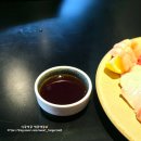 오감면발 | [먹리뷰] 분위기에 취하고 맛에 반하는 '진작카키' (ft. 육회김밥, 바다 한 접시, 우니 들기름) 넘나...