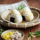 참치 마요~ 콘 오니기리(おにぎり) 만들기~ 카모메 식당 오니기리~ 일본식 삼각김밥 만들기. 이미지