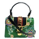 춘의역 1번출구와 2번출구 사이 이미지