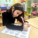 만 4세)🍁모두 함께 만든 ‘🍂가을 협동 나무’와 ‘🐿️통나무 속 다람쥐’ 완성!✨ 이미지