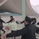연예인 황제 폐하님의 공항 경호 근황 이미지