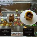 홍대입구역 6번 출구 카페 오로라 (Hongdae Cafe Aurora)