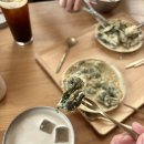 삭금마을창고 앞 | 남해 카페 추천 돌창고 미숫가루 쑥개떡 디저트 내돈내산 후기