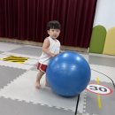 (8/21/금) 큰 공(짐볼)으로 놀아요~🔴 이미지