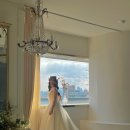 가을스튜디오 웨딩촬영 후기_모던한 응접실배경 신부단독샷