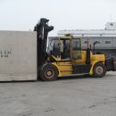 삼천포지게차 smv280 25톤 대형지게차 의 28톤 블럭 운반 작업 모습 입니다. 이미지