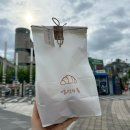 봄 | 여수 빵지순례 여행 필수코스 소금빵 맛집 염전의 봄 후기