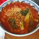 🍜 “국수 세 그릇으로 떠난 대만 여행” – 금정역 하오츠 완탕면 후기