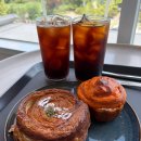 청주 아치오 대형베이커리카페 쫀득황치즈크림빵 바질퀸아망 내돈내산 후기