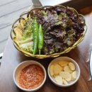 두툼한 숯불생고기 이미지