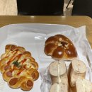 뚜레쥬르신일 | 명동맛집 뚜레쥬르 빵추천 크림치즈베이글 낙엽소시지브레드 슈크림빵 내돈내산