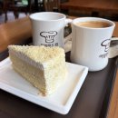 씨유 광교숲속마을점 | [일상] 광교 숲속마을 카페 아늑한 베이커리 맛집 '아일랜드15', 수제 고구마케이크 &amp; 티타임 후기 🍰☕️