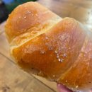 무무꽃 | 해운대 미포 빵지순례 후스후무무, 동양사라다, 자연도소금빵, 비엔씨제과