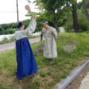 선돌촌마을 | 흥부대박길에서 뜻밖에 만난 12명의 보부상 이야기 - 흥부전은 형제간 우애를 다루며, 물질만능주의에...