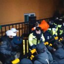 "판사 어디 갔어!"‥법원 폭도 17명 '전원 유죄' 이미지