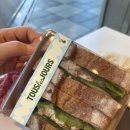 파리바게트 용산리첸시아점 | 뚜레쥬르 샌드위치, 애플파이 (15000원 이상 구매시 우유식빵 무료!)
