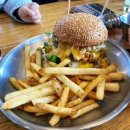 브리슈 | [강릉여행 2일차]내돈내산 강릉 경포대맛집_패티김버거, 강릉염전조개구이 무한리필 애들도 너무 맛있게...