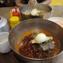 냉면 먹고 있어요 이미지