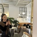 송가인, 단정함 속 세련미 가득…카페서 포착된 근황 이미지