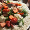 딸기주유소 | 크리스마스 트리가 예쁜 합정 화덕피자 “오르노 딸기에멘탈시즌피자 + 풍기포르치니크림파스타 후기”