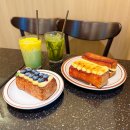 황금토스트 | 청량리 카페 추천 마호가니 청량리역사점 황금토스트와 말차라떼 후기