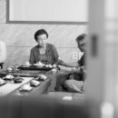 꽃과차가있는샘터 이미지