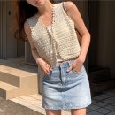 봄 여름 가을까지 스타일링이 가능한 아뜨랑스(ATTRANGS) 하노엘 크롭 펀칭 니트 베스트