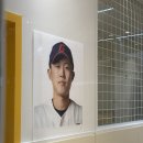 롯데백화점에 전민재 사진 걸려있는데 이미지