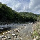 폭포가 있는 캠핑장 이미지