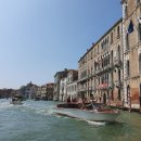 물위의 도시 이미지