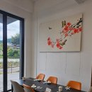 한정식 소나무 앞 이미지