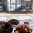 포엠베이크 | [동대문구/포엠베이크] 회기역 디저트 맛집 대세 두쫀쿠를 이기는 피스타치오 휘낭시에와 딸기 생크림...