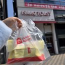 이삭토스트 앞 보도 | 청당동 맛집 이삭토스트 햄스페셜 메뉴 추천