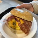 오렌지와 연필 앞 | 수원 대형 카페, 베이커리 카페, 베이글 맛집 오렌지베이글