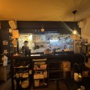 논현2-104 | [강남/논현]아늑한 분위기 속 칠리 가지 튀김이 예술인 코너 다이닝펍!