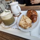 [인천/ 서구/ 청라] 쑥 크림라떼와 누네띠네스콘 맛집: 카페 엠에프티