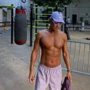 한국이미지시스템(주) | 배정남, 파리에서 드러낸 '예술적 근육'…한국 배우들이 체력관리에 집착하는 진짜 이유