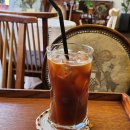 커피 추출의 비밀: 핸드드립 과정 이미지