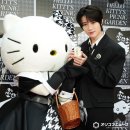 [모아] 투모로우바이 투게더 범규 블랙 슈트 롯폰기 강림 헬로 키티 에스코트 사진 공개 이미지