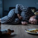 "체한 줄 알고 소화제 마셨는데 내장이 녹고 있었다" 연휴 끝 토요일 밤, 4050 덮친 끔찍한 '새우 자세' [몸의 오프더레코드] 이미지