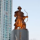 윤흥신장군 동상 이미지
