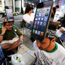 Day 25 : iPhone 5 unleashed: Long lines greet Apple’s latest model in Asia and Australia as frenzy spreads to Europe and U.S. 이미지