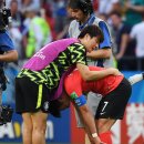 2018 러시아 월드컵 손흥민 부상입을까봐 팔로 버티는 기성용.gif 이미지