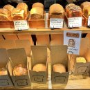 [압구정로데오] 스탠다드브레드 도산 - 갓 구운 쫄깃한 식빵 맛집 압구정 대형 베이커리 카페 포장후기